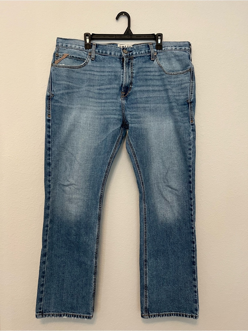 Men's Ariat Slim Fit Straight Leg M7 Light Blue Washed Jeans. Size 40/32